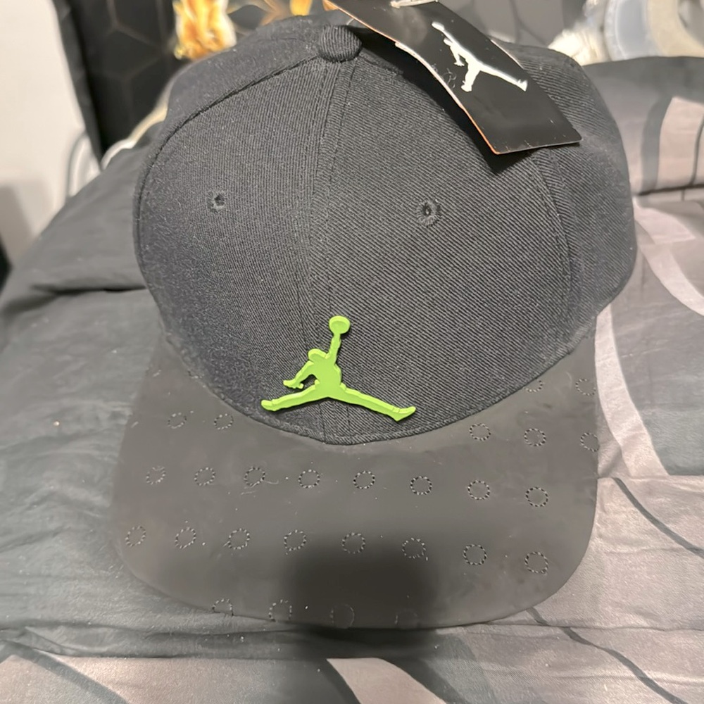 Jordan snap back